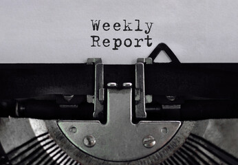 Text weekly report typed on retro typewriter - obrazy, fototapety, plakaty