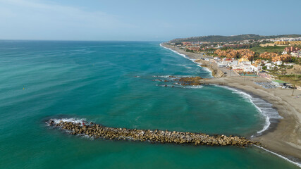 playa de la Duquesa o del castillo en la costa de Manilva, Andalucía