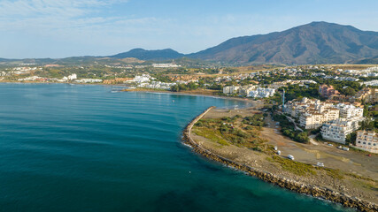 Fototapeta premium playa del el cristo en el municipio de Estepona, España