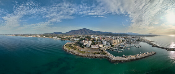vista panorámica del puerto de Estepona en la costa del sol, Andalucía	