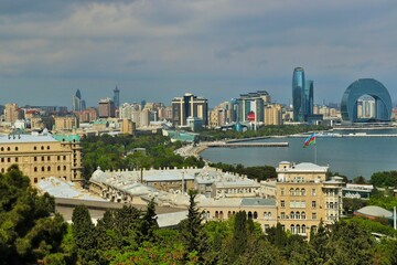 Fototapeta na wymiar View of the city of Baku and the Caspian Sea