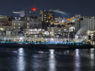 Fototapeta na wymiar 京浜工業地帯の工場夜景