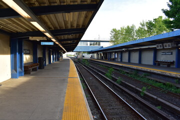 Fototapeta na wymiar New York City Subway Train Station Broad Channel Stop, Afternoon
