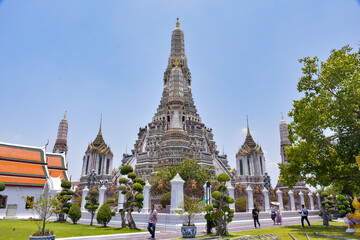 Naklejka premium The Wat Arun temple in Bangkok, Thailand. This is a popular tourist attraction in the city.