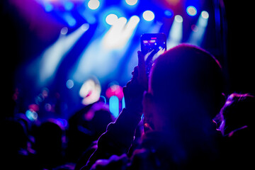 Fototapeta na wymiar crowd of people dancing in a night life music concert