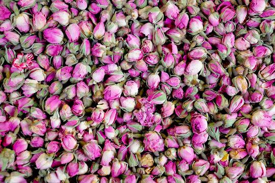 Rosenblüten getrocknet zur Tee Zubereitung, türkisch aus Istanbul, Hintergrund,