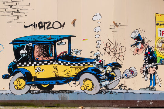 A beautiful and very funny mural on a wall in the center of Brussels, Belgium