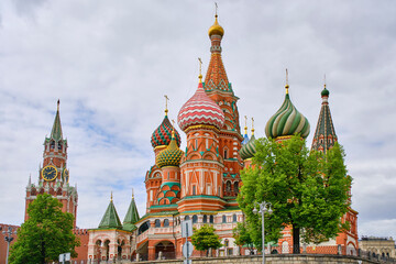 Fototapeta na wymiar Basil's Cathedral and Spasskaya Tower.