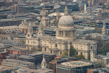 Fototapeta na wymiar Londoner Wahrzeichen; Blick auf St. Paul's Cathedral