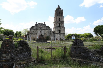 Fototapeta na wymiar Ruinen der Kirche San Pablo de Cabigan in San Pablo, Provinz Isabela, Philippinen