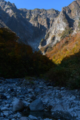 谷川岳の一ノ倉沢の紅葉