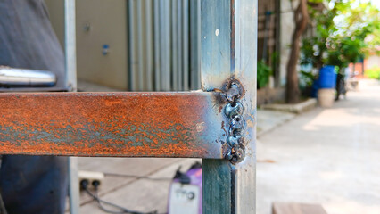 Connection between iron by means of electric welding