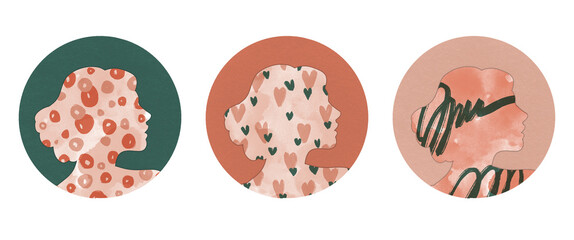 Trois profils d’un visage de femme aux motifs rose, pêche et vert: cœur, trait et rond © Julie