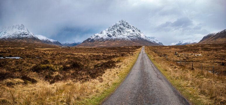 UK, Scotland, West Highland Way stretching through Glen Coe