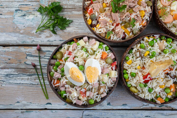 insalata di riso freddo assortito uovo tonno e verdure