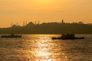 Fototapeta premium Istanbul Silhouette and sunset over the ferry.