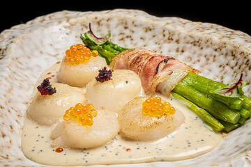 barbecue scallops with green and green asparagus