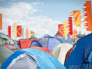 Tents crowded at music festival © KOTO