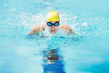 Fototapeta na wymiar Swimmer wearing goggles in pool
