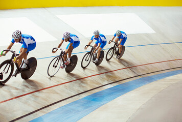 Track cycling team riding in velodrome - obrazy, fototapety, plakaty
