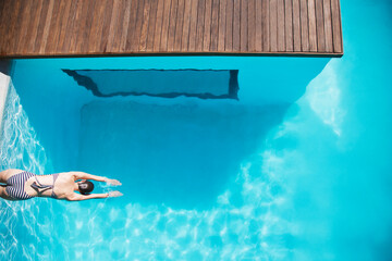 Woman in luxury swimming pool - obrazy, fototapety, plakaty