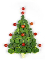 Albero di natale vegetale con broccoli e pomodorini