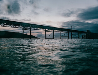 Obraz premium Bridge over the sea in the sunset