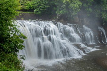 栃木県那須烏山市　新緑の龍門の滝