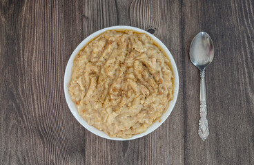 It is a traditional dish made of split wheat and meat, which is usually made at weddings in Anatolia. It was included in the Intangible Cultural Heritage List of Turkey by UNESCO in 2011.