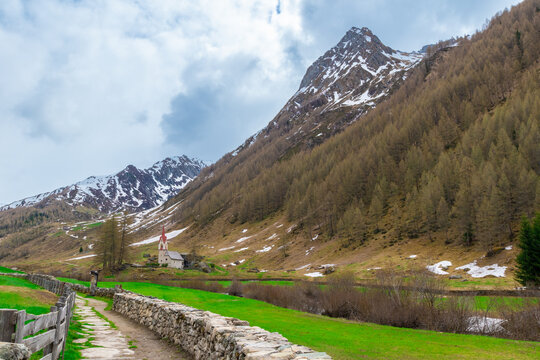 Hiking path towards the Holy Spirit Church at Kasern, Val Pusteria in the italian Alps