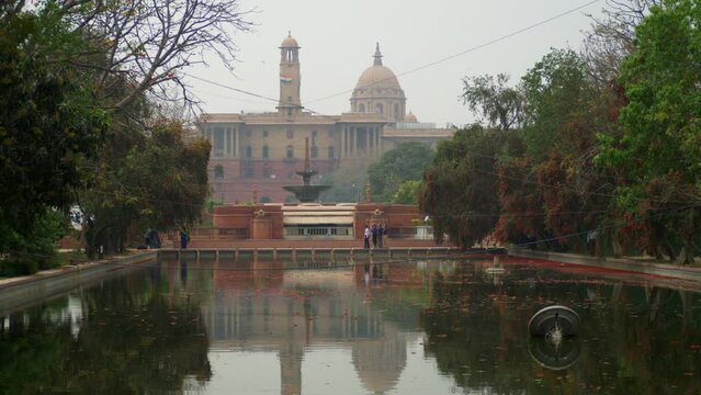 View of Rajpath and Central Vista lawns in Kartavya Path in poor air quality, low visibility, grey smog sky, dusty weather with reflection, New Delhi, India, Asia