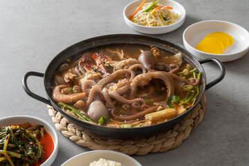 Yeonpotang, raw octopus, stir-fried iron plate, stir-fried raw octopus, galbi, octopus, stir-fry, octopus seafood pancake, green onion pancake,