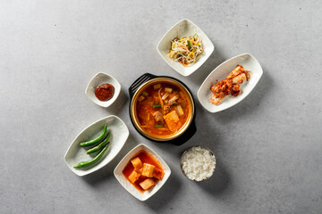Short rib soup, beef sashimi bibimbap, soybean paste stew, yukgaejang, pork, kimchi jjigae