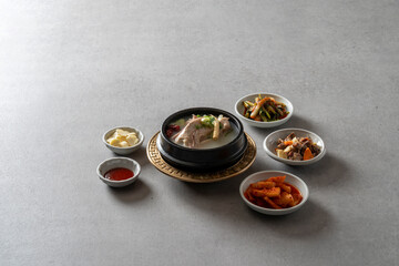 Samgyetang, lacquer samgyetang, Korea, food, abalone porridge, nutrition, chicken soupe de poulet au ginseng