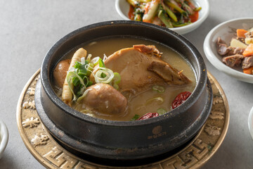 Samgyetang, lacquer samgyetang, Korea, food, abalone porridge, nutrition, chicken soupe de poulet au ginseng