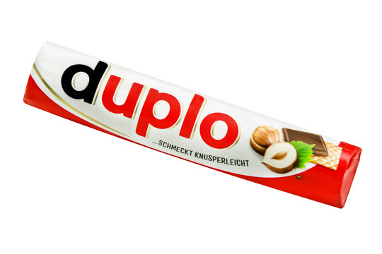 1 Duplo Schokoladenriegel von Ferrero und Hintergrund transparent PNG cut out