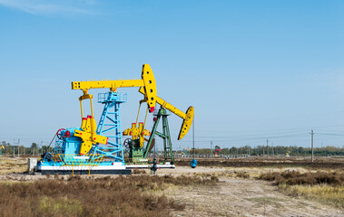 Fototapeta na wymiar The oilfield with pump units