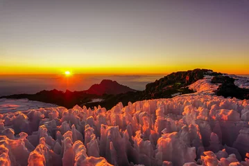 Foto auf Acrylglas Kilimandscharo kilimanjaro summit at sunrise