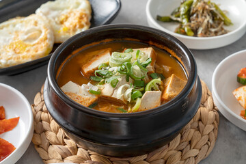 cheonggukjang, fast-fermented bean paste Old, chicken soup, fried chicken soup, spicy, steamed ribs, iron plate, stir-fried meat, Korean food, food