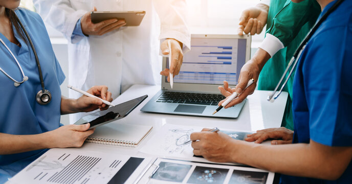 Meeting team of doctor and medical staff Consultation about the treatment of heart disease, pneumonia, gastrointestinal and stomach diseases. and osteoporosis . - Powered by Adobe