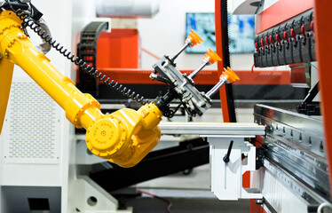 Robotic arm for picking in factory