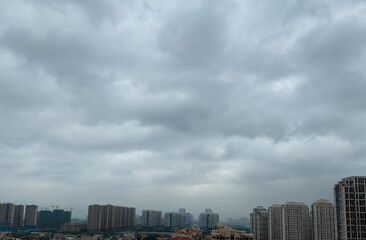 Obraz premium Dark clouds over the city