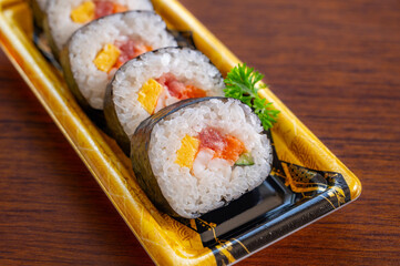 魚屋さんの海鮮巻き