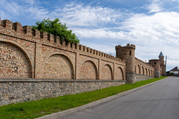 Fototapeta na wymiar the wall of the fortress
