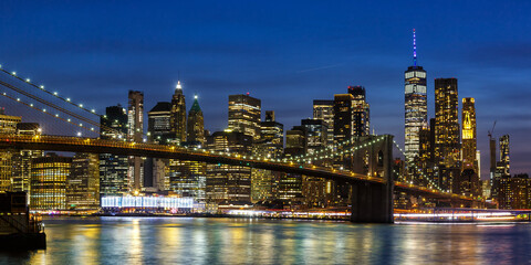 Fototapeta na wymiar New York City skyline of Manhattan with Brooklyn Bridge and World Trade Center skyscraper at twilight panorama in the United States