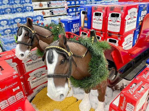 Grocery store Budweiser beer holiday display horse and wagon