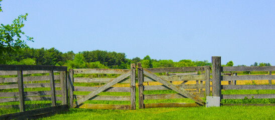 Fototapeta na wymiar Gate to the field