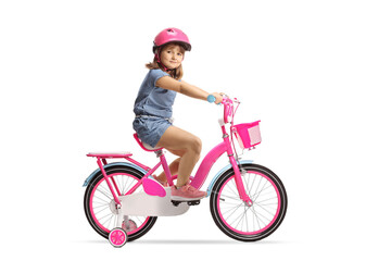 Naklejka premium Girl riding a bicycle with a helmet and looking at camera