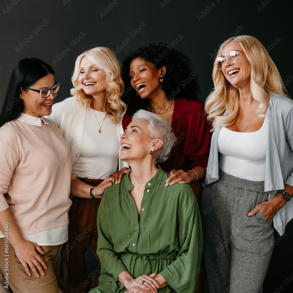 Poster Multi-ethnic group of beautiful mature women bonding and smiling against black background