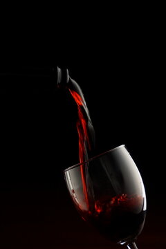 Copa de vino siendo servida